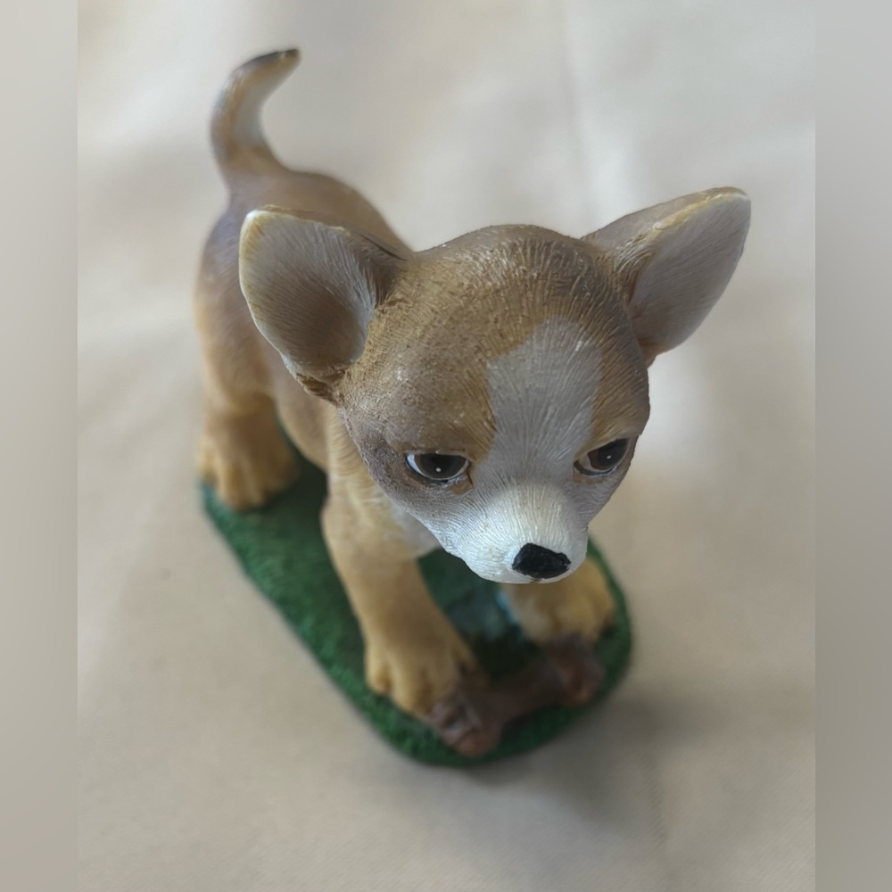Chihuahua Puppy Dog Figurine Resin Tender‎ Times 4 Inches Tall Small